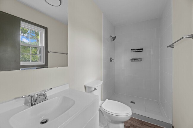 Building Photo - 116 Shepard St