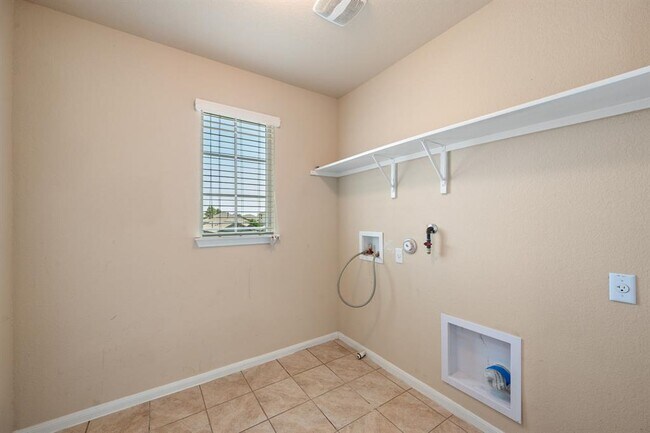 Building Photo - 231 Northern Flicker St