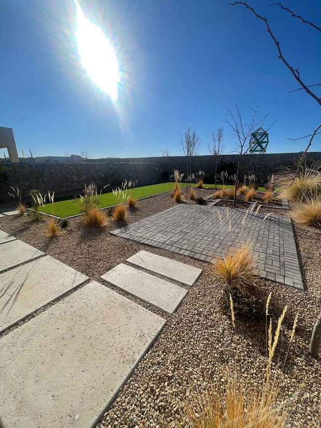 Building Photo - Beautiful Newly Constructed Home in Metro ...