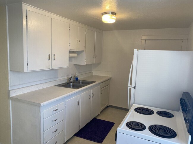 Building Photo - 523- 525  Markeson St