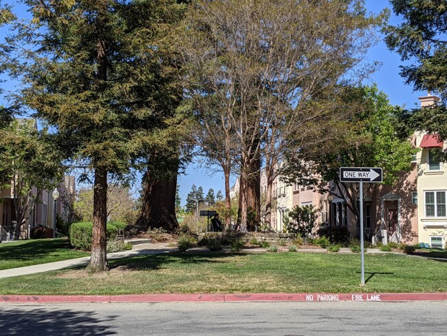 Building Photo - 129 Pacchetti Way