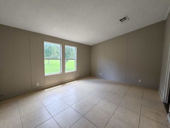 Building Photo - 4 BED 2 BATH,  3 ACRES,  FENCED PADDOCK