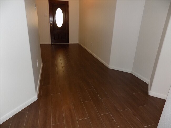 Building Photo - 1918 Appleton Dr