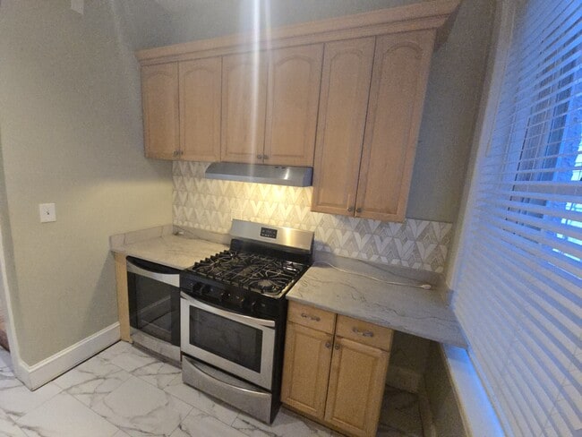 Building Photo - 800 Graydon Ave