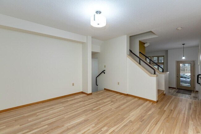 Building Photo - Stunning Townhome Style in NE Portland Lloyd Center District