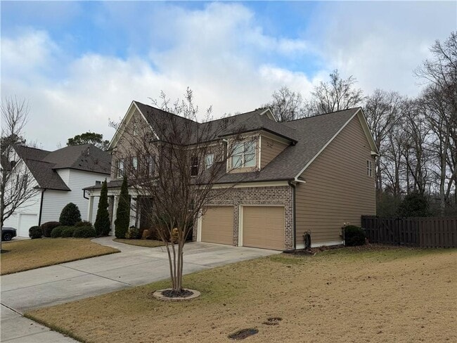 Building Photo - 512 Edgewater Dr