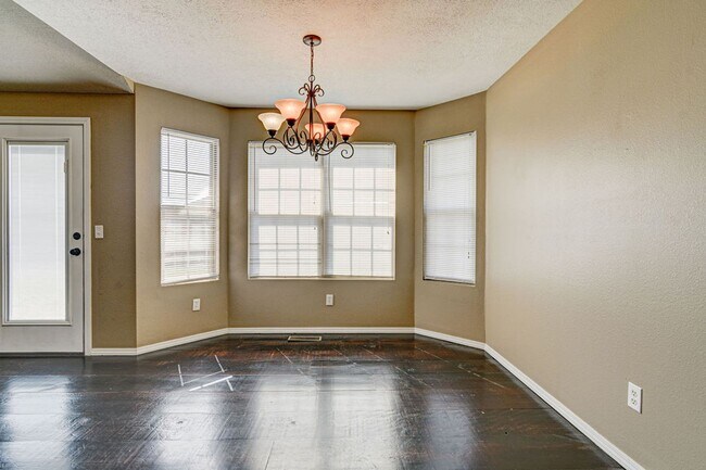 Building Photo - Beautiful all brick 3 bed 2 bath house in ...