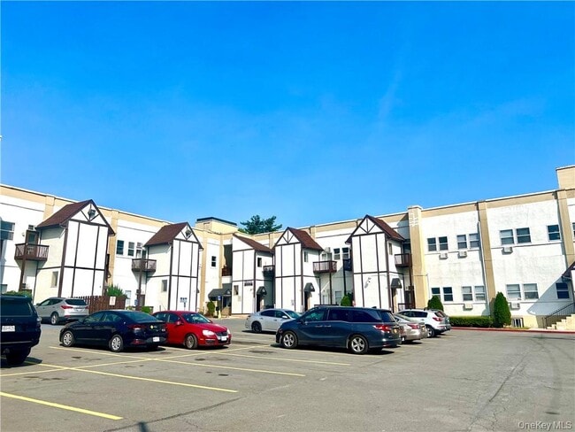 Building Photo - 39 Church St