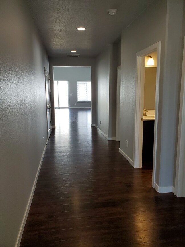 Building Photo - Immaculate Custom 3 bdrm Home for rent in the Montrose developement!