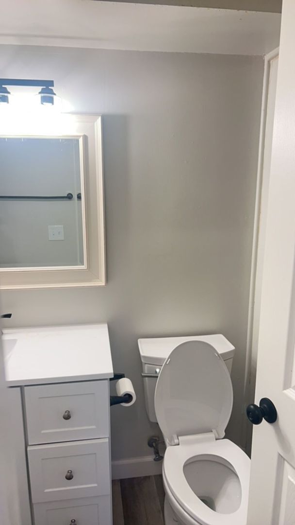 Building Photo - Fun and Stylish Living at Madison Manor! Top-Floor Condo with Vaulted Ceilings and Skylights