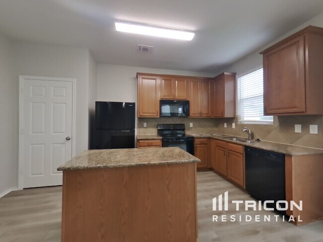 Building Photo - 2511 Sunset Bend