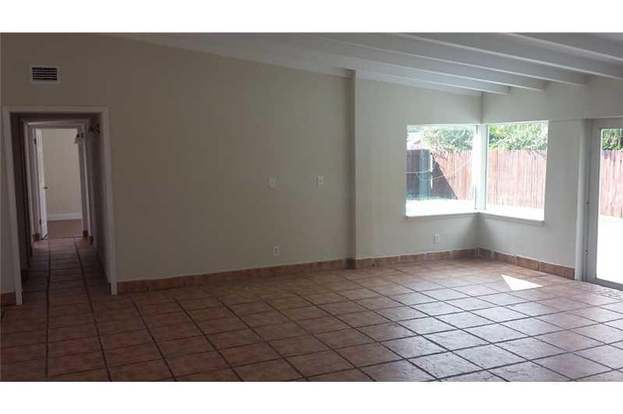 Building Photo - 20322 NE 14th Ct