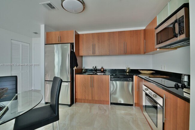 Building Photo - 300 S Biscayne Blvd