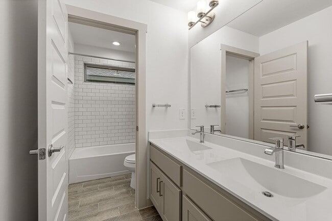 Building Photo - 29335 Red Rocks Pk Dr