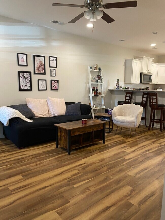 Building Photo - 158 Silver Run Pl