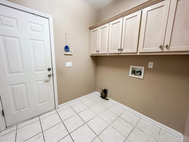Building Photo - 1192 Longwood Dr