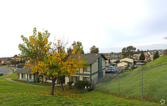 Building Photo - Clifford Manor