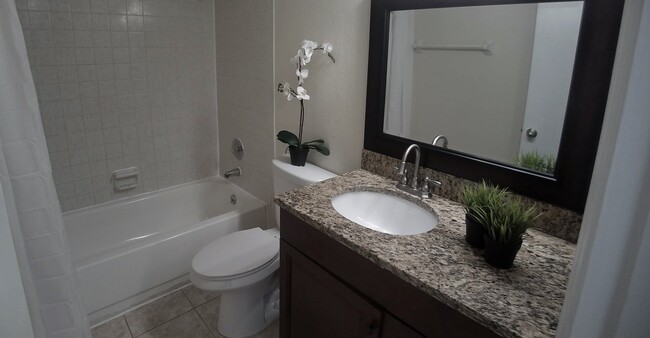 Building Photo - Fabulous  2/2 Condo @ Winter Park x  Rent ...