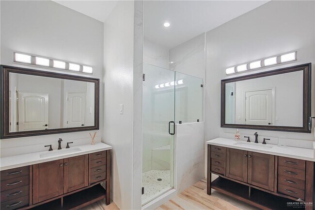 Building Photo - 20 South Dr