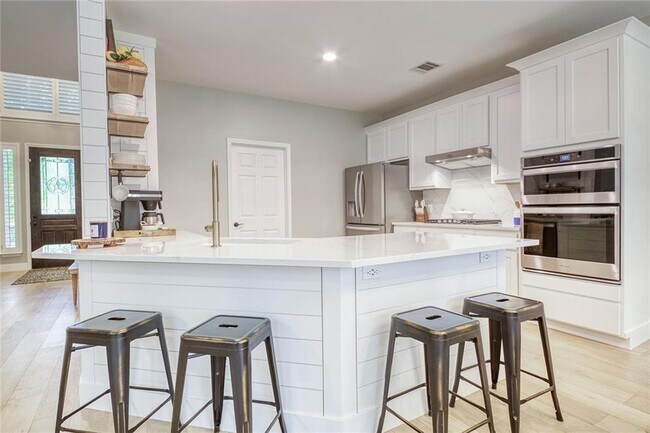 Building Photo - 3735 Harvey Penick Dr