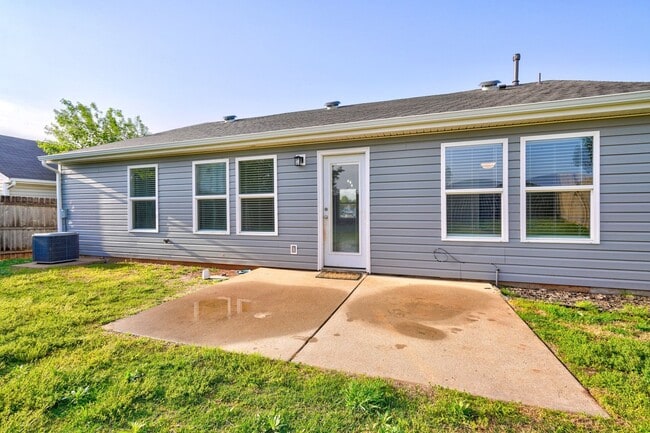 Building Photo - 10425 Aberdeen Dr
