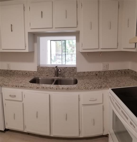 Building Photo - 11905 NE 2nd Ave