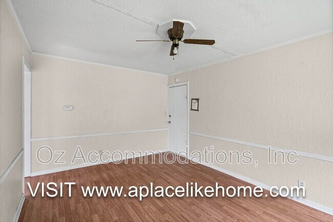 Building Photo - 563 S Ash Ave