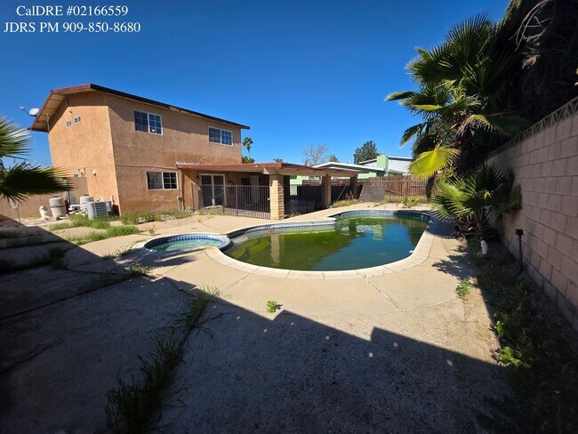 Building Photo - Rialto 4 Bedroom Home with Swimming Pool