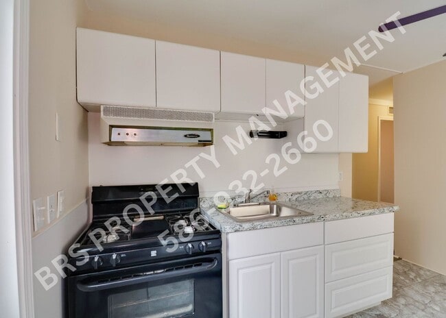 Building Photo - 3 BD 1 Bath in Hazel Park