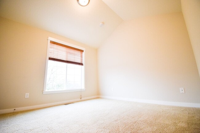 Building Photo - Beautiful Condo In the Heart of Beaverton!