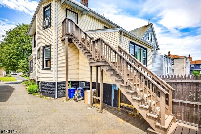 Building Photo - 97 Berkeley Ave