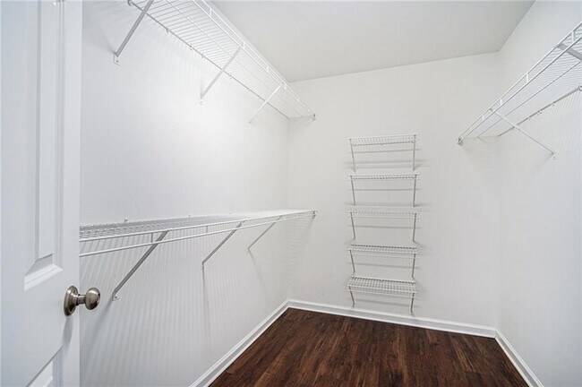Building Photo - 308 Market Ct