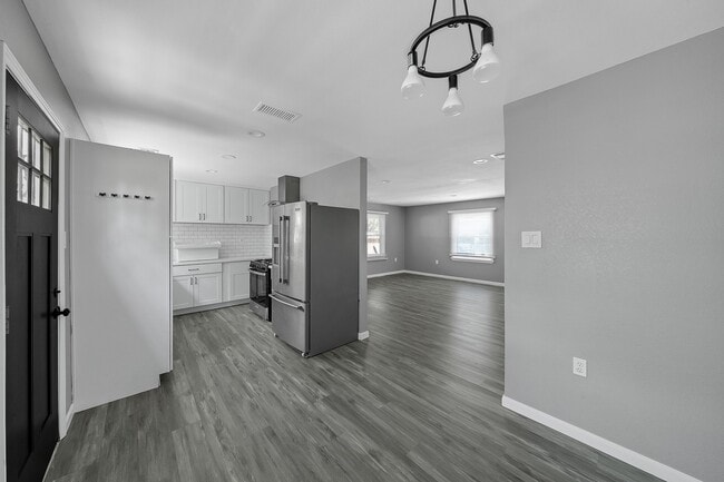 Building Photo - 7323 Farnsworth St