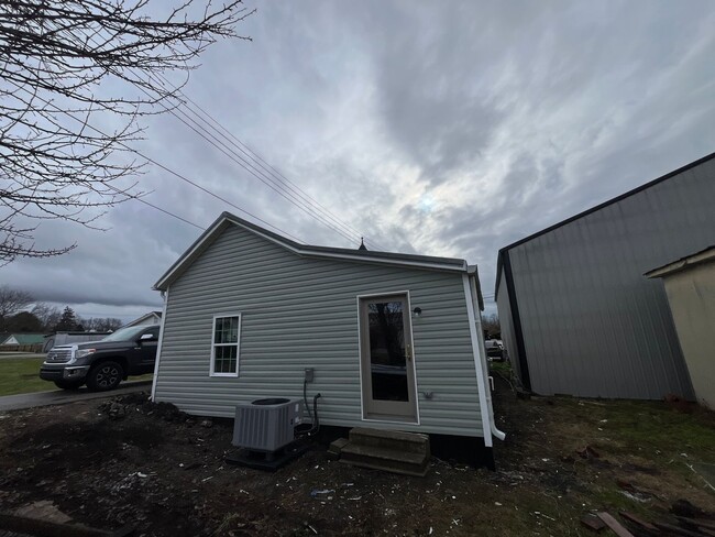 Building Photo - 2-Bed in Lawrenceburg