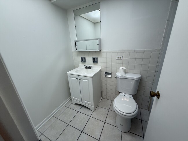 Building Photo - 1128 Des Plaines Ave