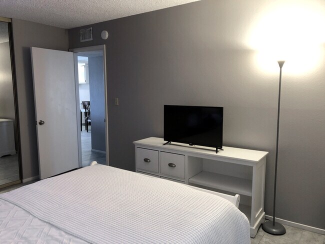 Building Photo - 870 Avenue B