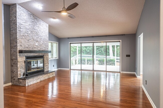 Building Photo - 4 Harness Pl