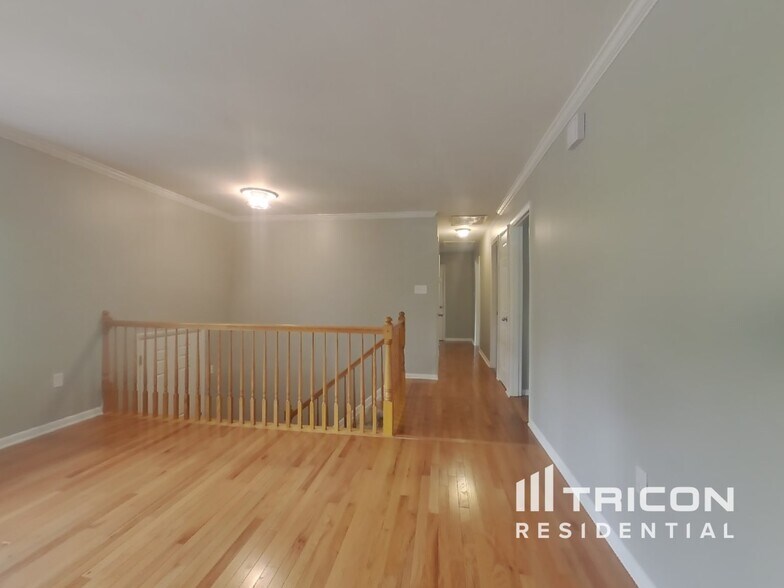 Building Photo - 3908 Granville Pl