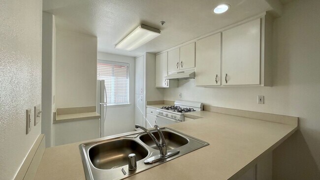 Building Photo - One Bedroom Apartment Near Downtown SLO