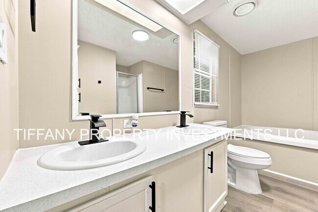 Building Photo - 148 Helen Young Dr