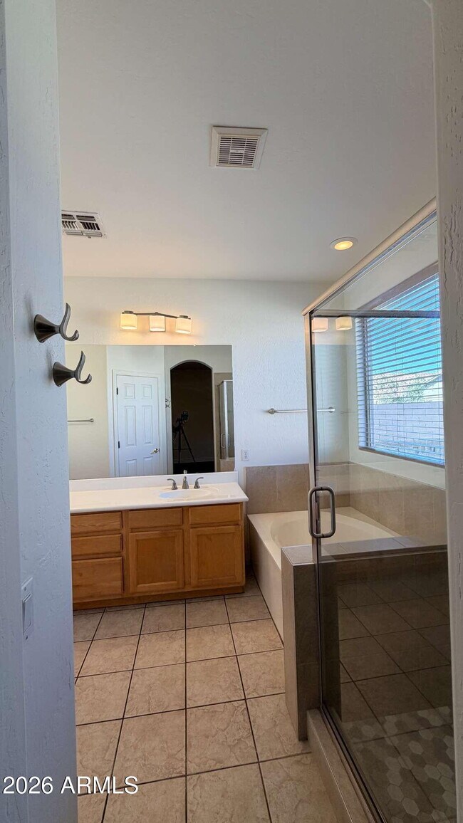 Building Photo - 2614 E Fremont Rd