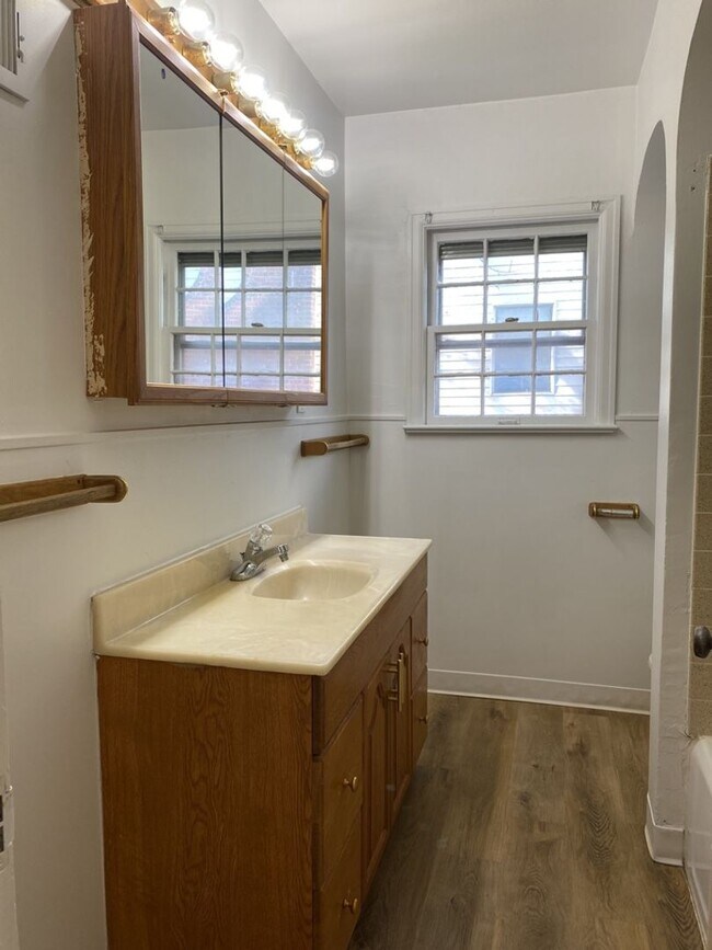 Building Photo - 2 Bed / 2 Bath Home - Close to UNC