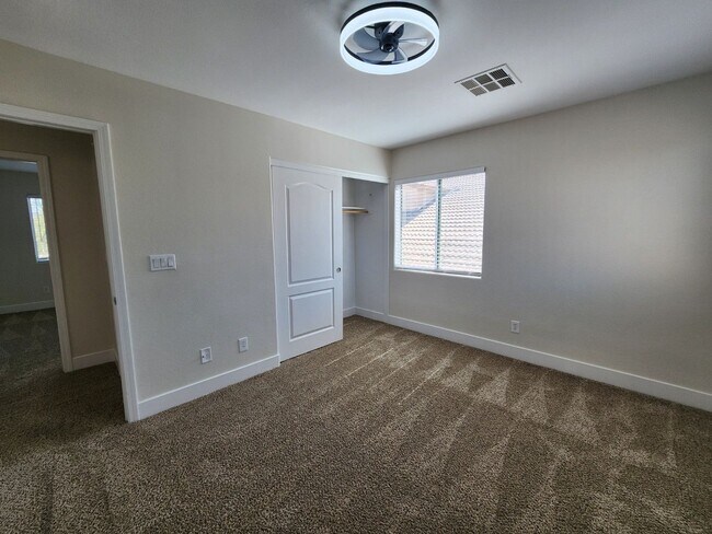 Building Photo - In the Heart of Green Valley Ranch