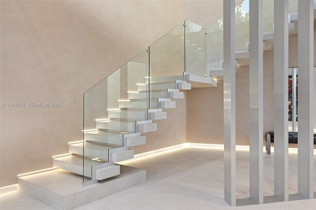 Building Photo - 503 Palm Dr