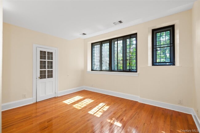 Building Photo - 207 Chateau Rive