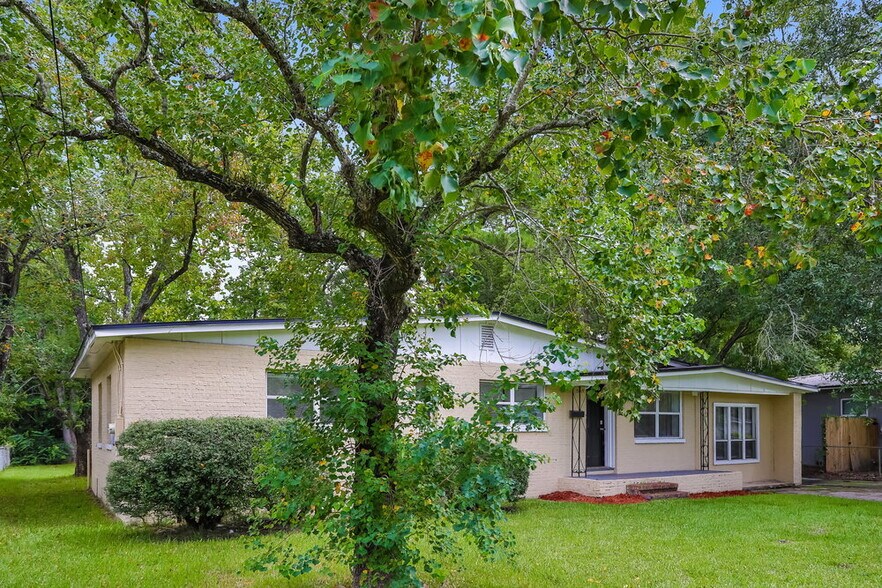 Building Photo - 6511 Burgundy Rd S