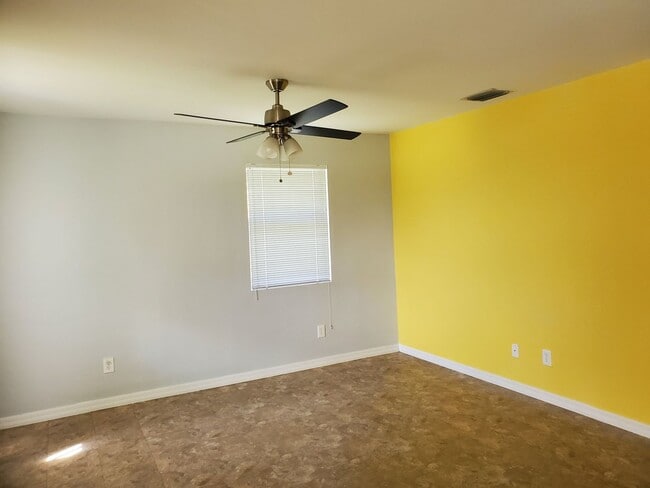 Building Photo - 4275 Woodside Ave