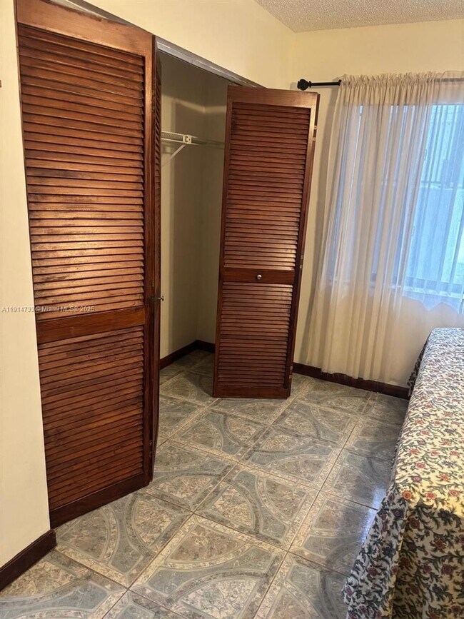 Building Photo - 2514 Taylor St