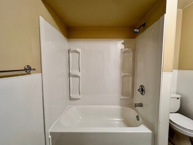Building Photo - 3 Bedroom House - East Toledo