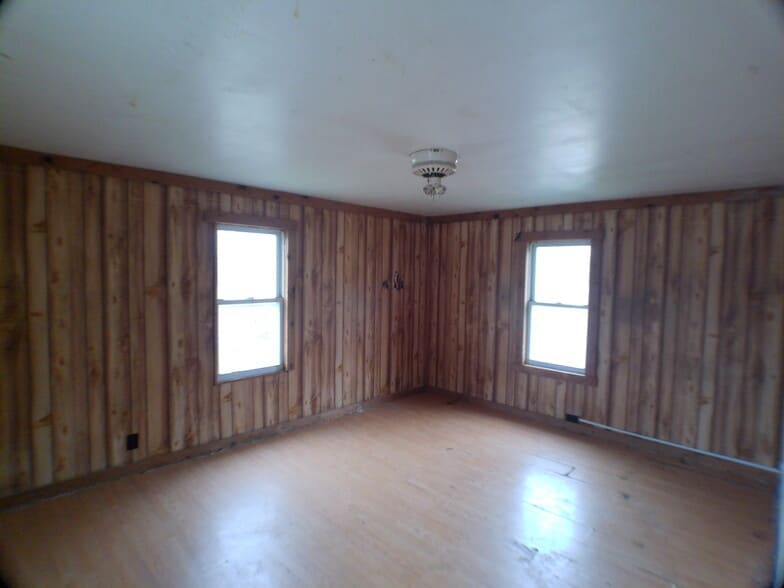 Building Photo - 1035 E Main St